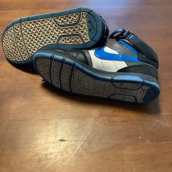 Nike Mid Athletic Shoes 6.0. Size 5 - Picture 5 of 7